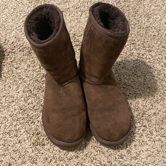 UGG Classic Short II - Picture 1 of 6